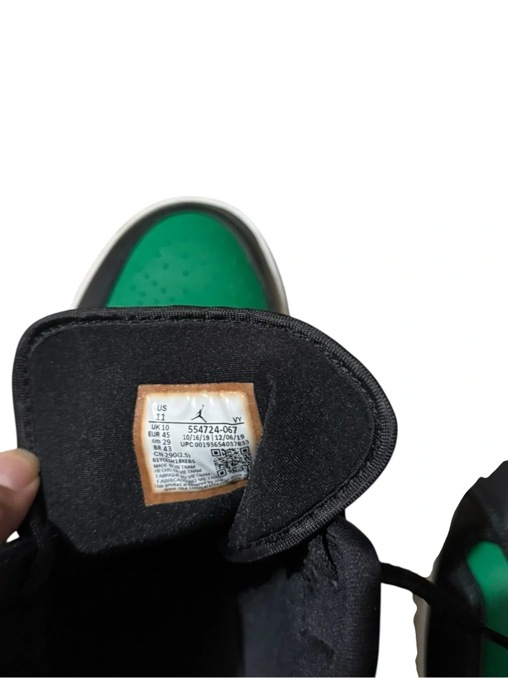 Jordan retro 1 mids